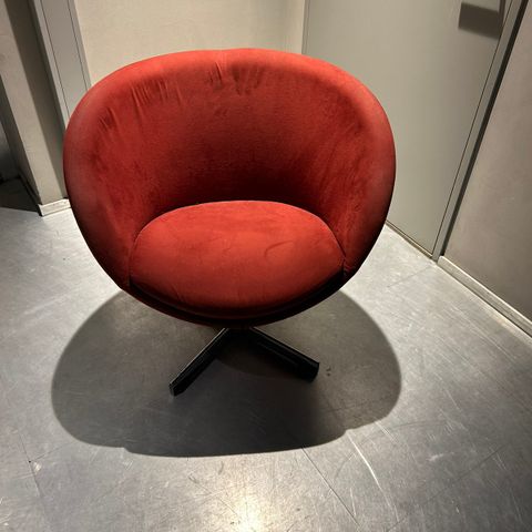 3 stk røde svingstoler - perfekte til kontoret!