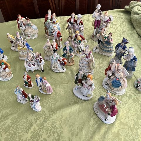 26 porselens figurer