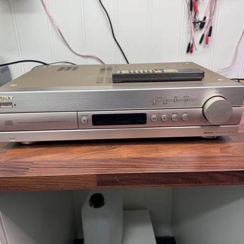 Sony rxd-700 forsterker med bygd in cd spiller og radio