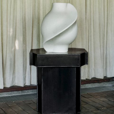 Louise Roe Pirout vase 02 42 cm