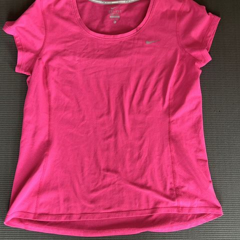 Nike dry fit T-skjorte trening dame str L