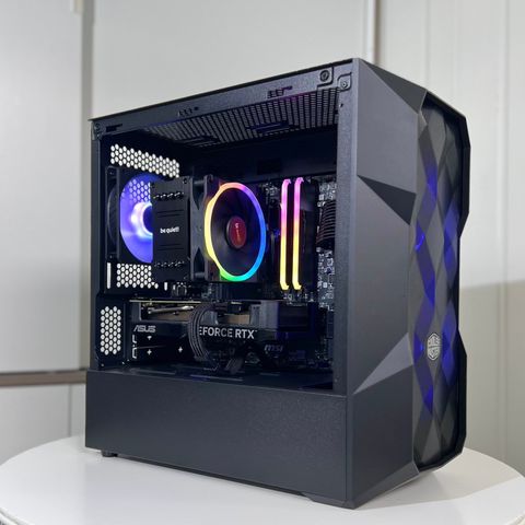 NY ( FØR 13999)/ RTX 4060/ Ryzen 5/ Gaming PC