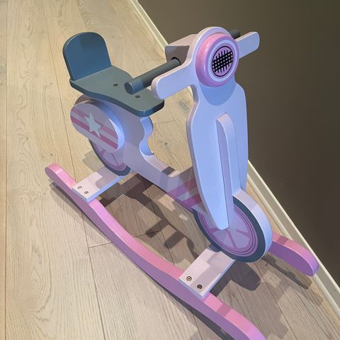 Gyngescooter gyngeleke kids concept