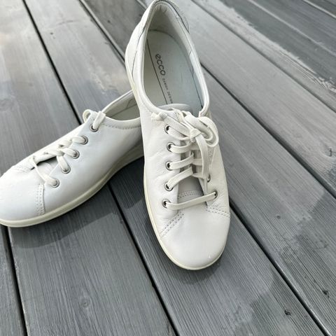 Ecco hvit soft 2.0 sneakers  str 39. Skinn.