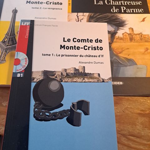 Tre lettleste bøker på fransk nivå B1