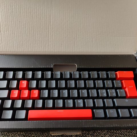 SVIVE Triton 60% Mekanisk Gaming Tastatur