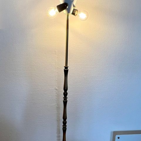 Vintage stålampe i messing.