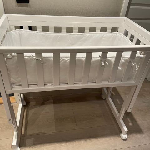 Troll bedsidecrib med NG baby sengekant