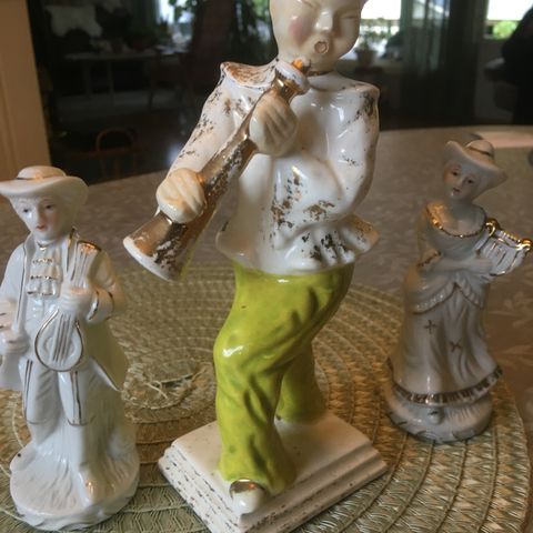 Tre musikanter gamle glass figurer i hvit