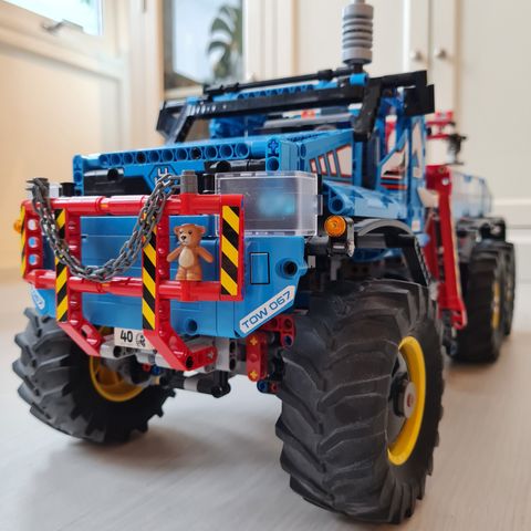 Lego Technic 42070 Robust tauebil med 6-hjulsdrift