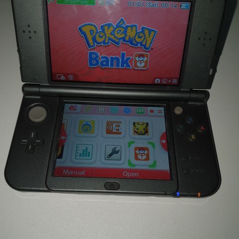 Nintendo 3DS XL med ett spill