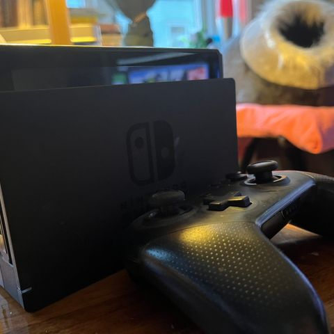 Nintendo Switch + Pro controller + Tears of the Kingdom