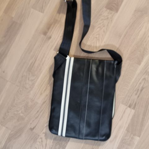 Bag/Veske av skin