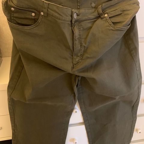 Capri jeans i str 52 selges kr 125.