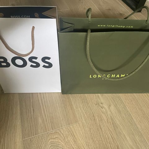 Longchamp og BOSS paperbags