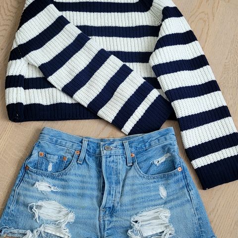 Levis denim shorts + topp