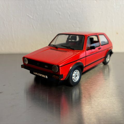 1:18 Volkswagen golf 1 gti fra Sun star selges