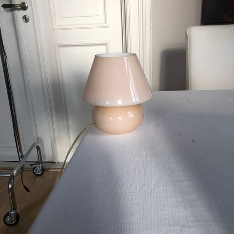 Vintage rosa bordlampe