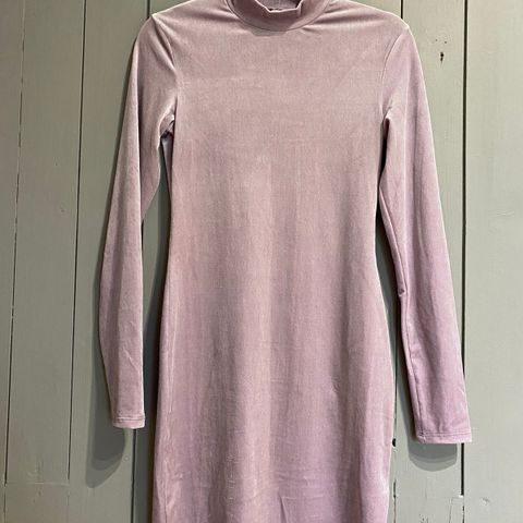 Unused, lilac velvet dress H&M, Size S