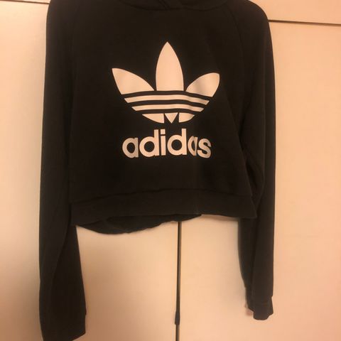 Adidas genser kort :) ca str s:) 25kr