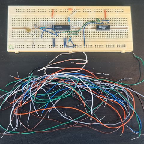 Elektronikk - koblingsbrett m/ litt komponenter