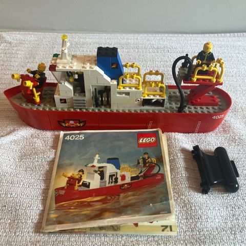 Lego #4025 fire boat