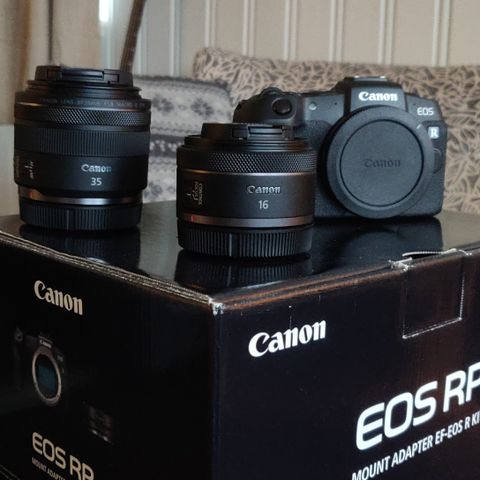 Canon EOS RP med 16 og 35 MM RF objektiver i perfekt tilstand.