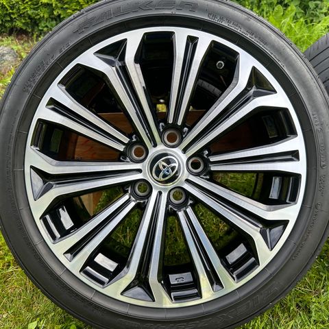 Toyota Corolla sommer 4 originale 17" strøkne lettmetall+dekk fra Falken+TPMS