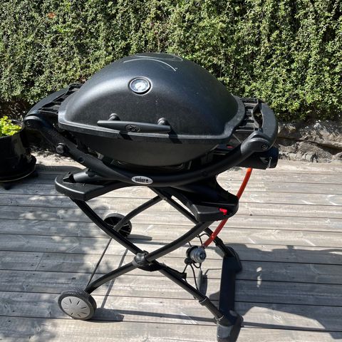 Weber gassgrill Q2200 i god tilstand.