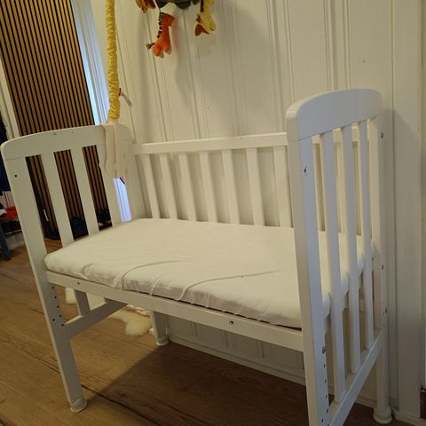 Bedside seng til baby