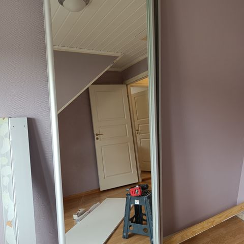 Garderobe med skyvedører 120