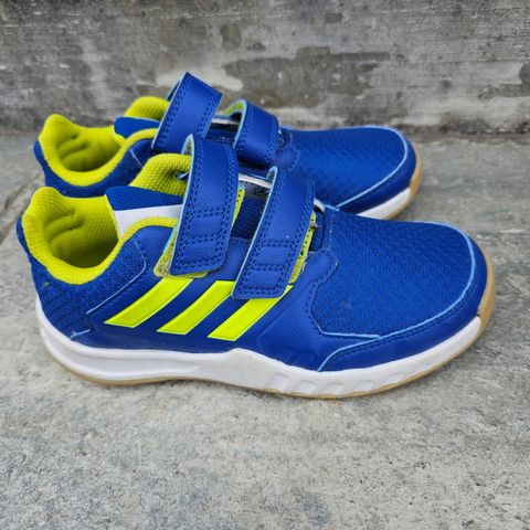 Barnesko Adidas str 31