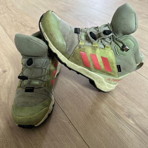 Adidas terrex str 33,5 150,-