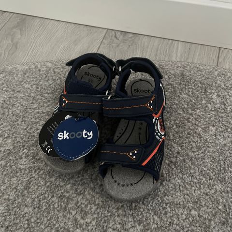 Skooty sandaler barn str 23 (innesko i barnehagen/utesko sommeren)