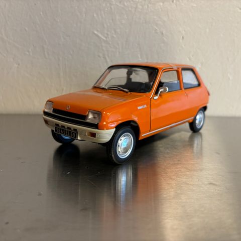 1:18 Renault 5 fra Solido selges