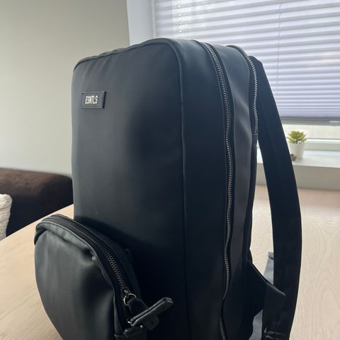 The ulimited ESNTL 2- in- 1 Backpack