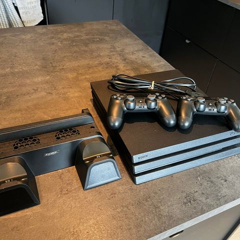 Ps4 Pro til salg!