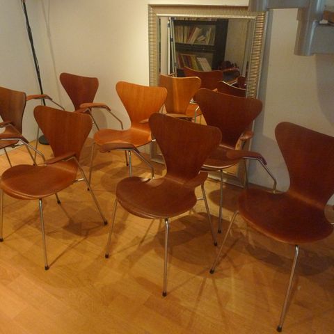 Vintage Fritz Hansen / Arne Jacobsen serie 7 stoler med armlene i teak