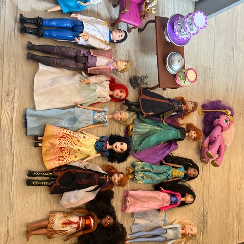 Masse barbie prinsesser selges samlett!