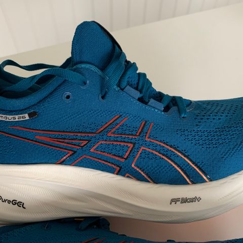 Asics Gel Nimbus 26 . Helt nye