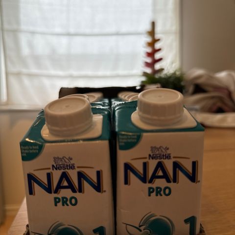Drikkeklar morsmelkerstatning (Nan 1) gis bort