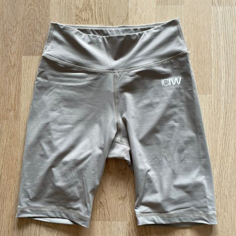 V-shape biker shorts - Icaniwill