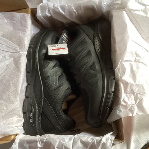 Skechers Arch Fit Herr. Str 45. Ej brukt.