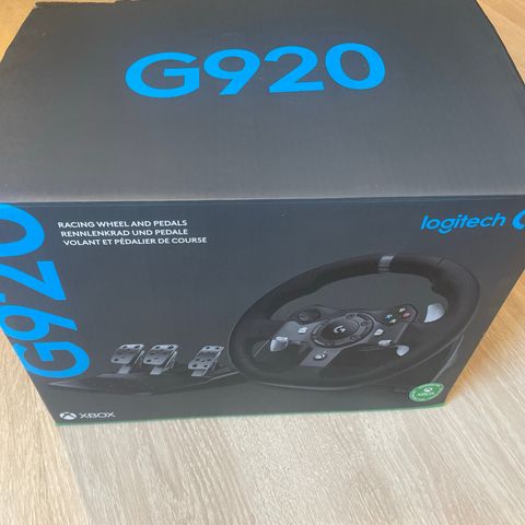 Logitech G920 Xbox Racing Wheels and pedals