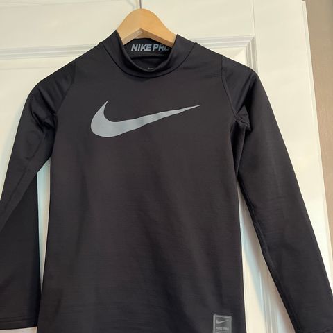 Nike pro trøye