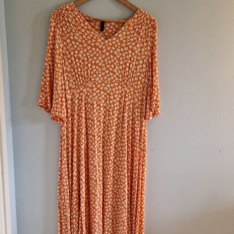 Utrolig søt oransje Yas midi kjole i str. S