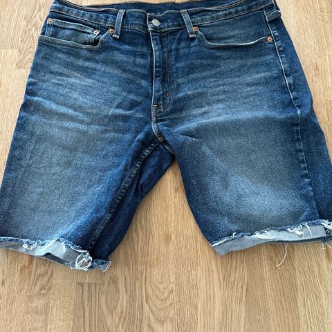 Levis shorts w34