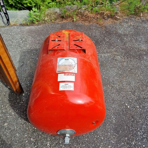 Trykktank for vann pumpe. Ca 100l