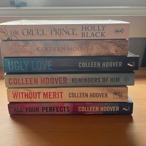 Colleen Hoover bøker! Pakke pris, men også indiv.