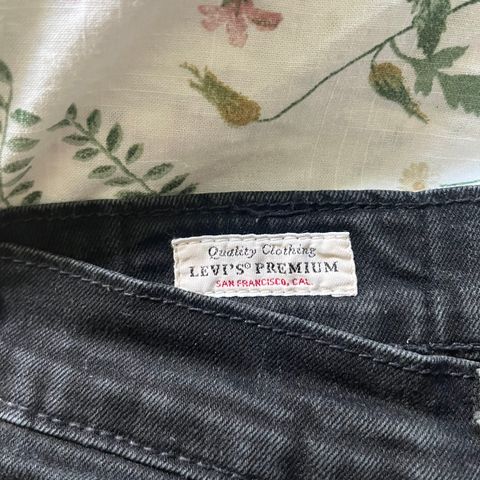 Levis premium denim svart bukser, W31 L32, som ny